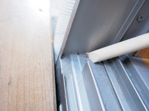 反対側ではじっこの固まった汚れをかきだせる。